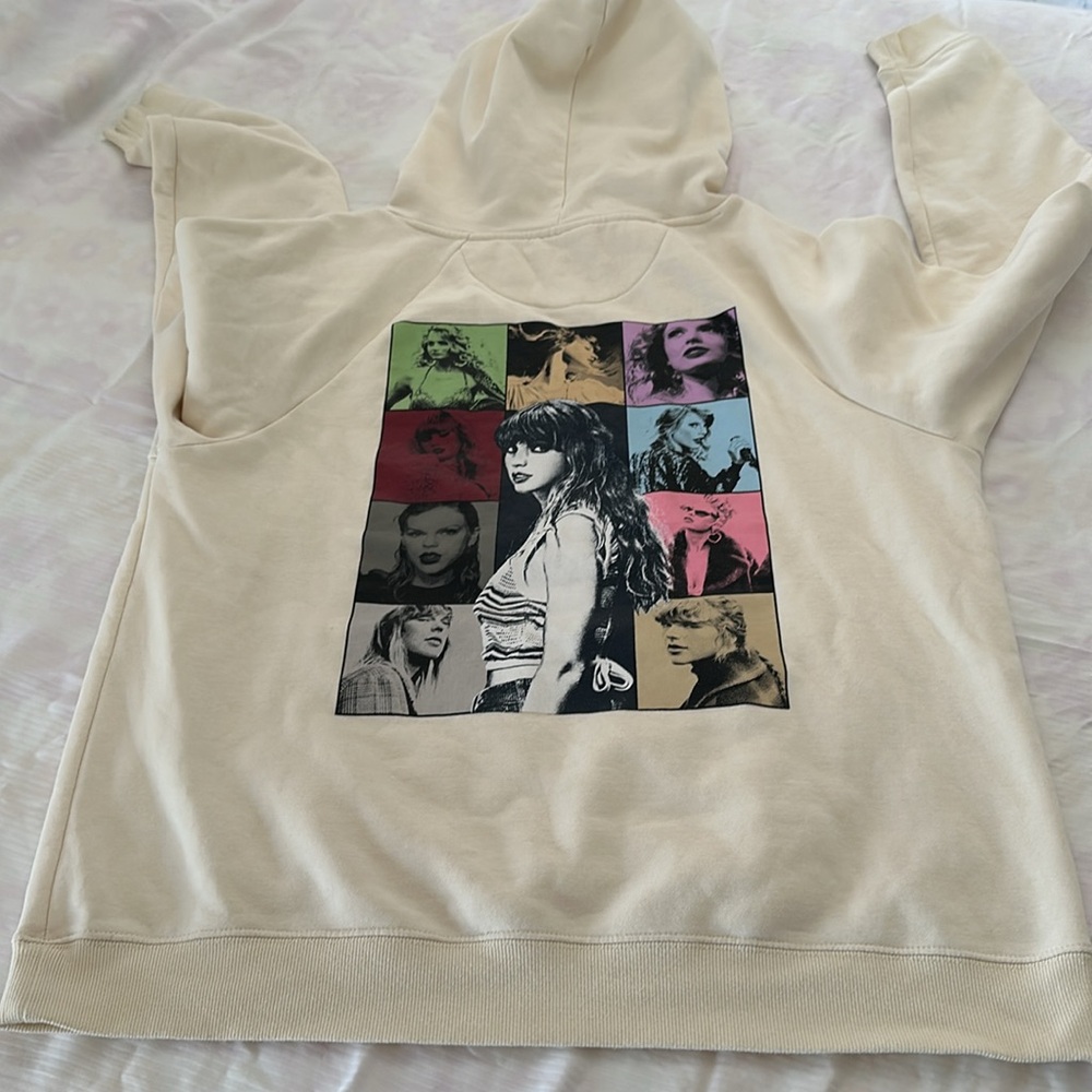 Taylor Swift Eras Tour Hooded Sweatshirt off white size medium